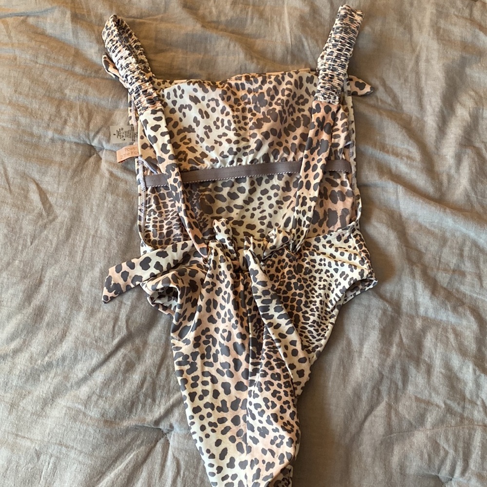 Luluās Rose Beige Leopard Print *sold out on site* - Picture 9 of 10